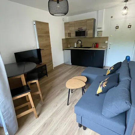 A Cabourg Apartment Petiville (Calvados)